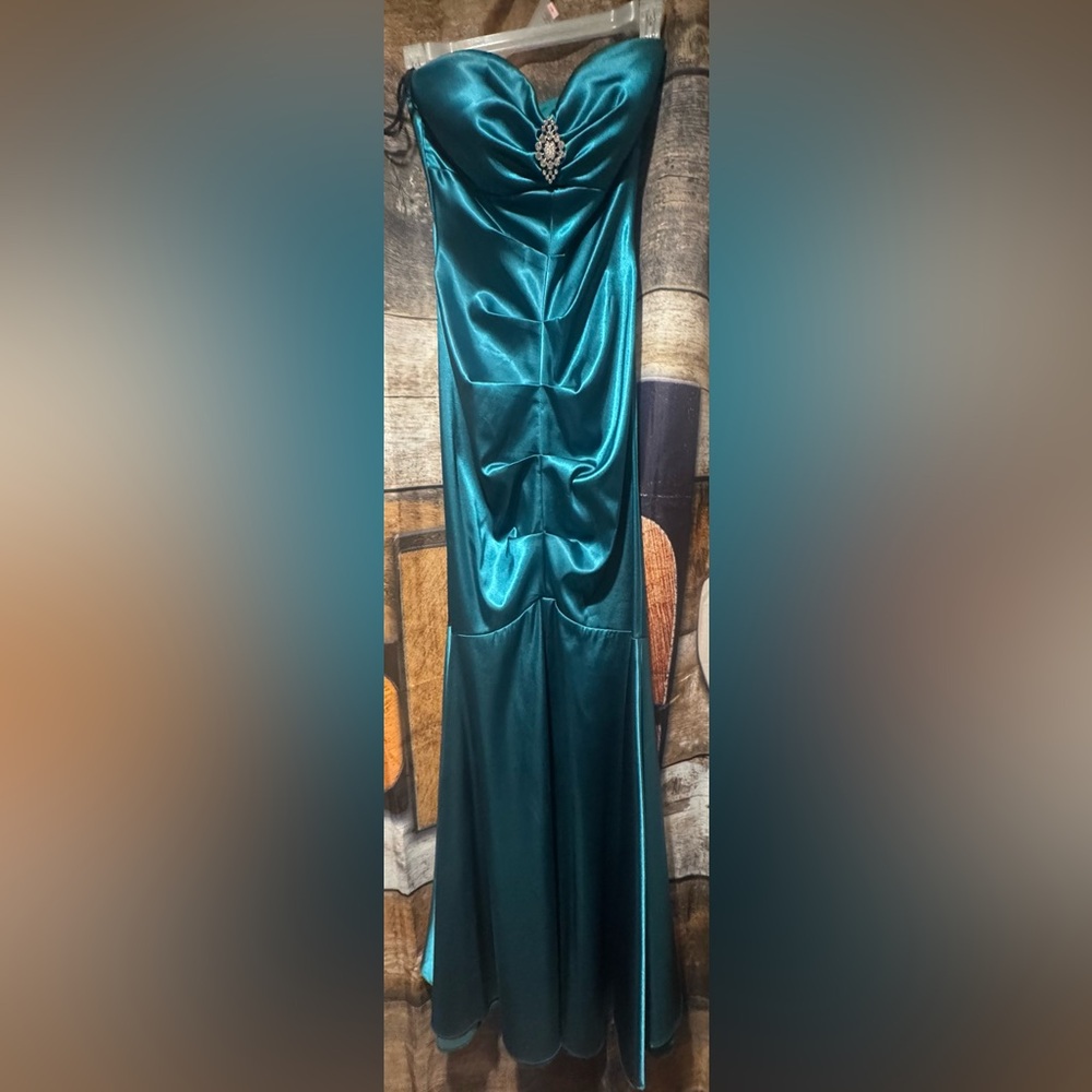 Jump Apparel Green Prom Dress Size 1/2